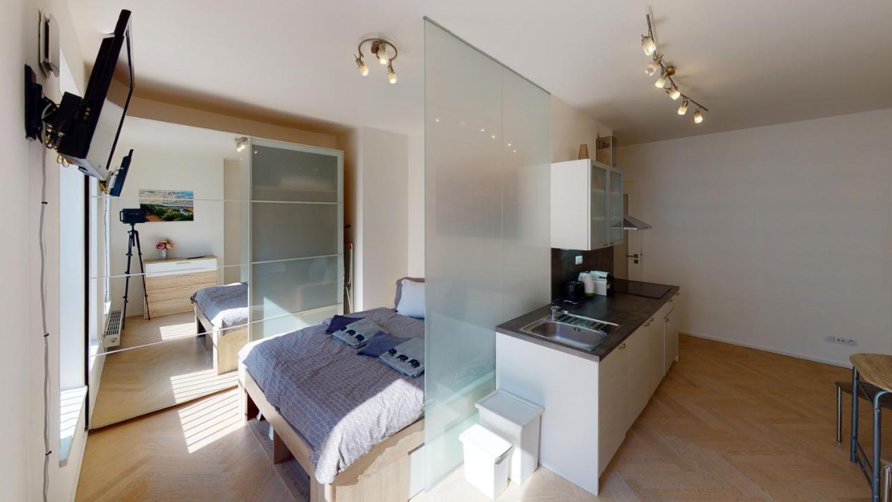 Onsite Free Garage Parking, 10Min Centre By Bus Apartment Prague Exterior photo