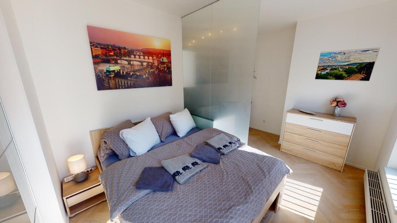 Onsite Free Garage Parking, 10Min Centre By Bus Apartment Prague Exterior photo