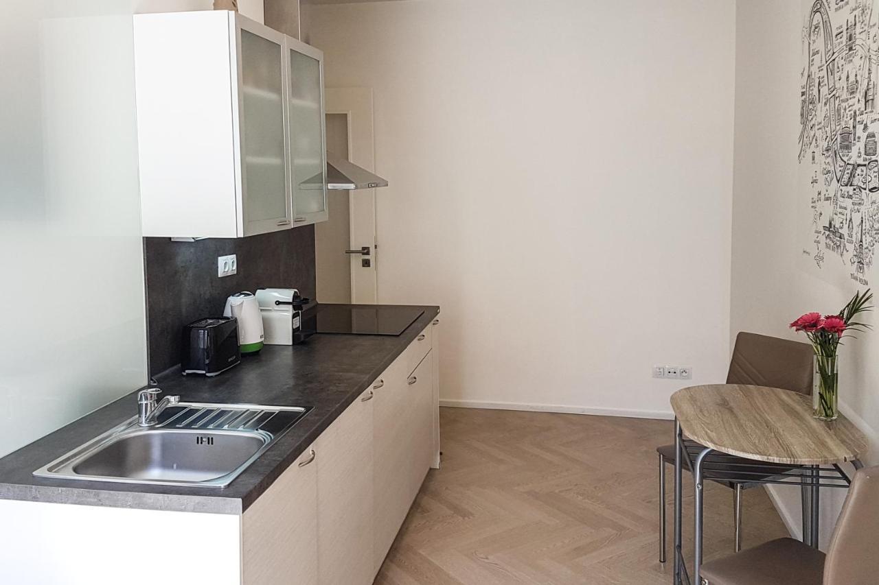 Onsite Free Garage Parking, 10Min Centre By Bus Apartment Prague Exterior photo