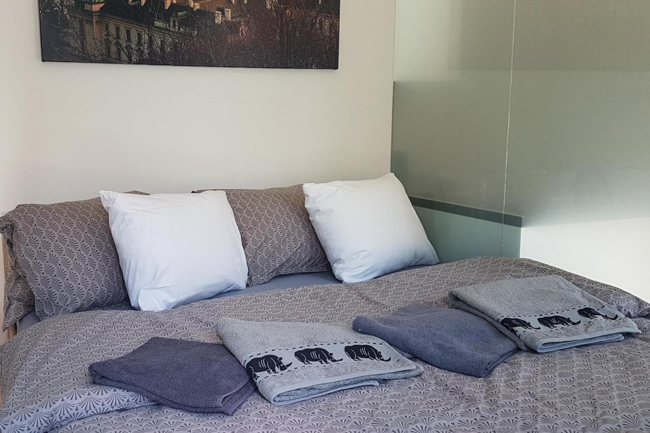 Onsite Free Garage Parking, 10Min Centre By Bus Apartment Prague Exterior photo