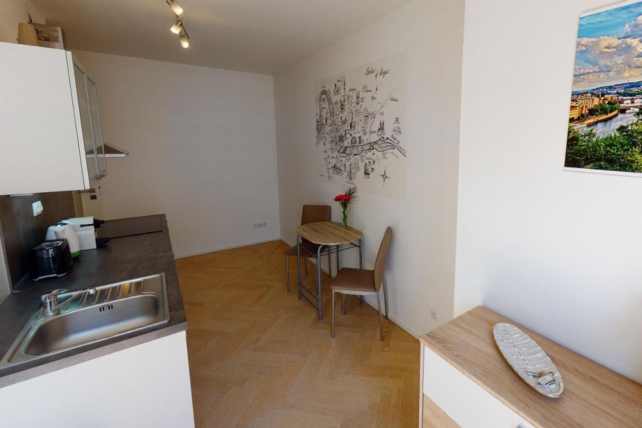 Onsite Free Garage Parking, 10Min Centre By Bus Apartment Prague Exterior photo