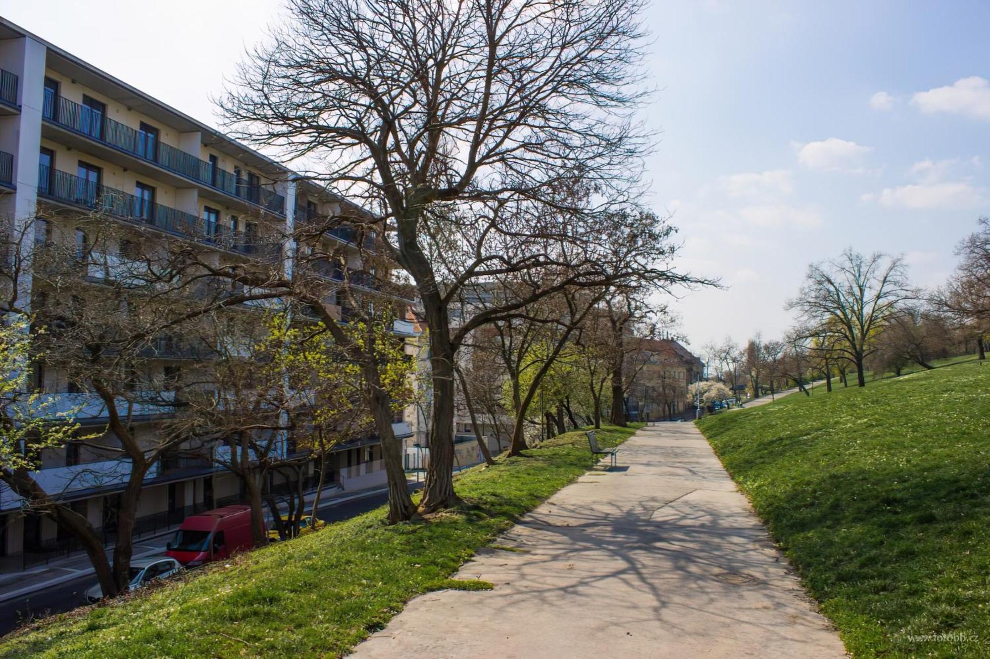 Onsite Free Garage Parking, 10Min Centre By Bus Apartment Prague Exterior photo